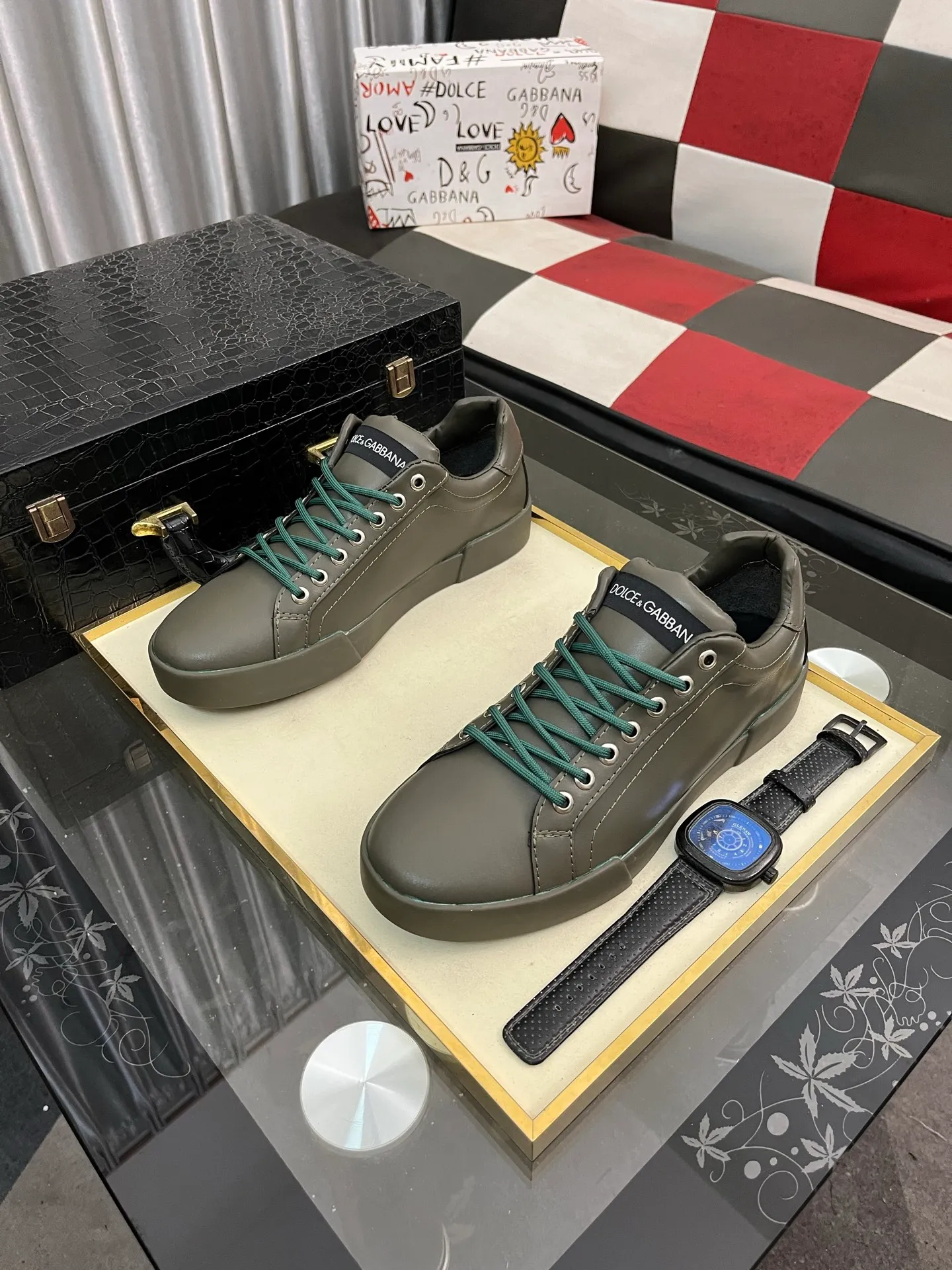 Men's shoes 💰420⌚️⌚️DG's latest popular 🔥🔥casual shoes, the tongue has the brand's iconic details, and the combination of silk cowhide and cow suede enhances the style. Fashionable and versatile, it can complement any look. Create an exquisite design with unique dynamic vitality and modern atmosphere, showing modern elegance. Size: 35-46
